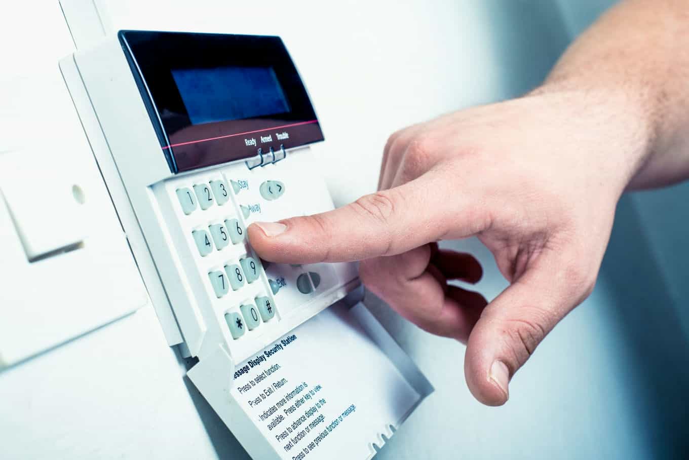 Co sprawdza technik podczas przeglądu alarmu i jak przygotować lokal przed wizytą